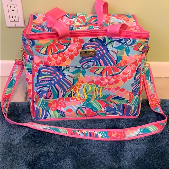 Lilly Pulitzer Handbags - 🌼Lilly Pulitzer soft top cooler!